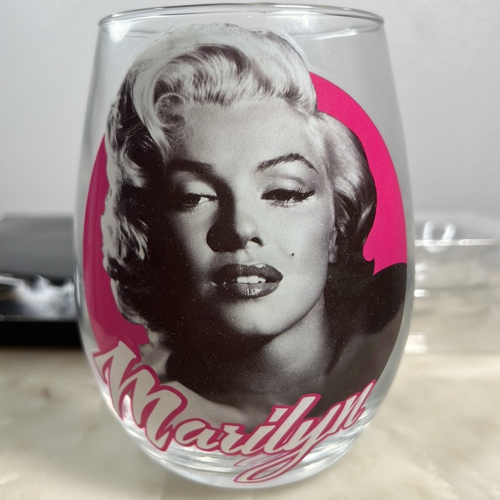 Marilyn Monroe wine glass 20 ounce from the Marilyn Monroe brand